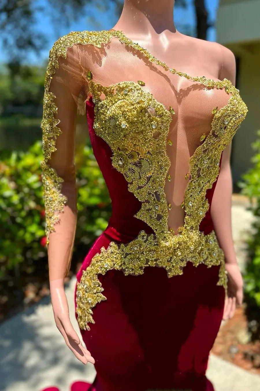 kamahe Long sleeves One shoulder Gold Appliques Burgundy Prom Dresses