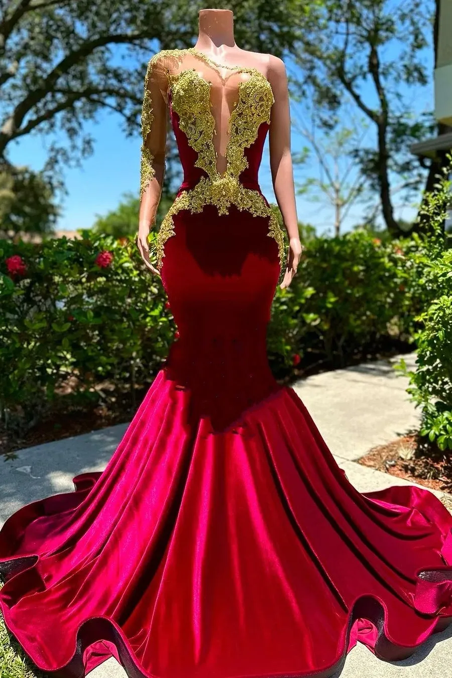 kamahe Long sleeves One shoulder Gold Appliques Burgundy Prom Dresses